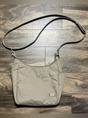 Pacsafe Citysafe 200 Anti-Theft Travel Handbag Crossbody Purse Messenger Walnut